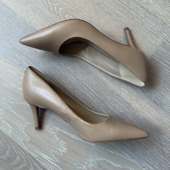 Sam Edelman Vienna Pointed Toe Pump - Picture 4 of 7